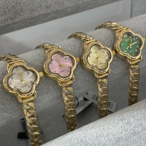 Kit C/10 Relógio Trevo Feminino DHP no Atacado – Qualidade Premium para Revenda