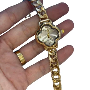 Kit C/10 Relógio Trevo Feminino DHP no Atacado – Qualidade Premium para Revenda